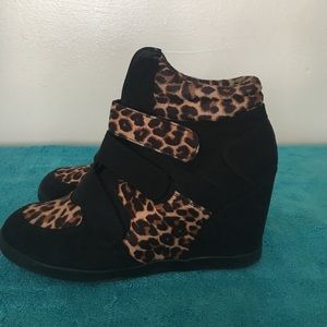 Black platform sneakers