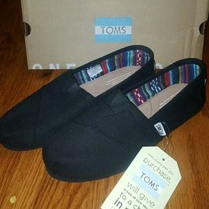 Toms Womens Classics Black on Black NIB NEW sz 8