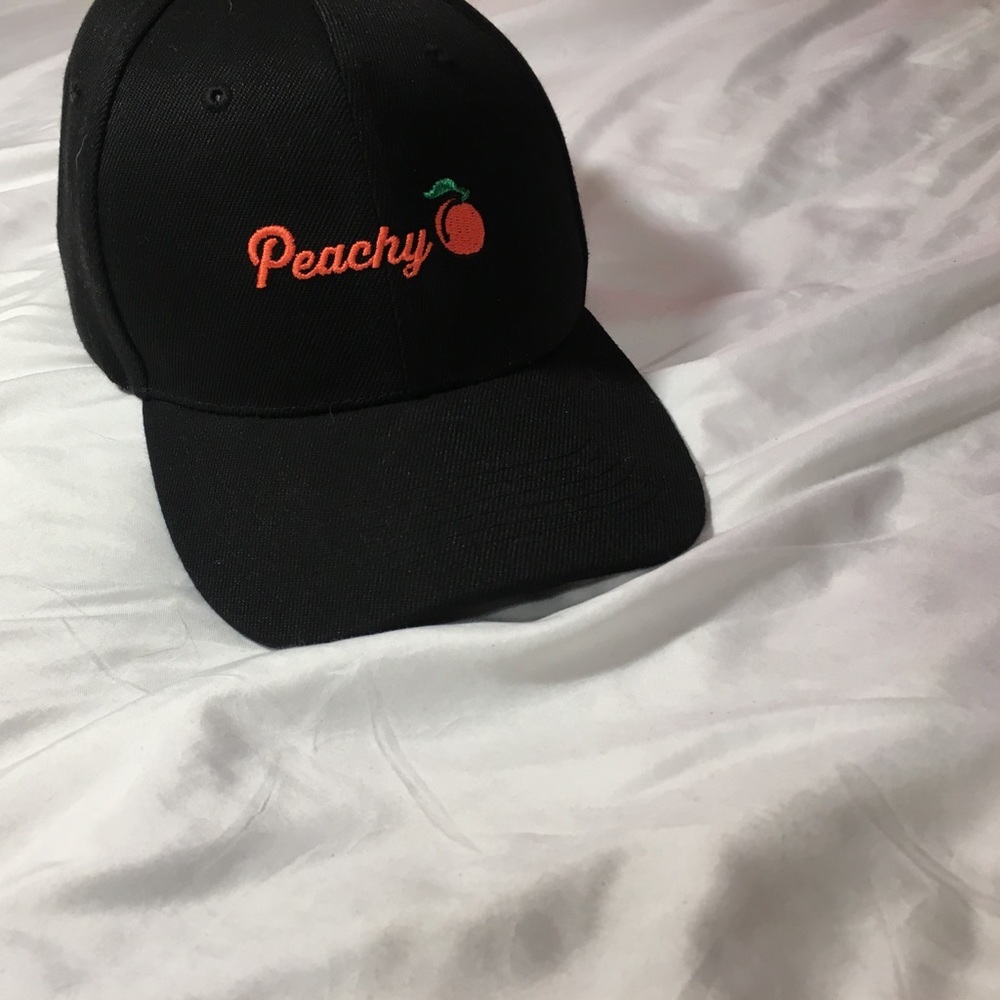 Peach emoji hat!