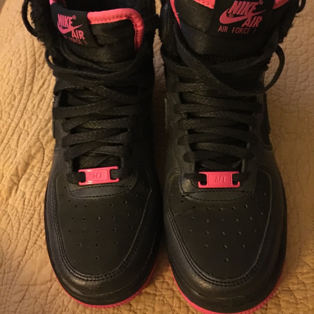 Youth size 4 Nike Air Force one hightop black/pink