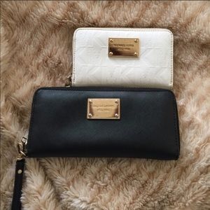 Michael kors wristlet