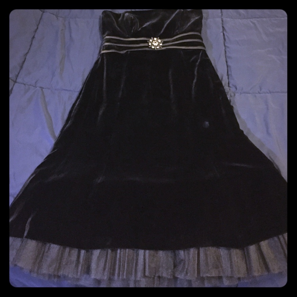 Black velvet style party dress