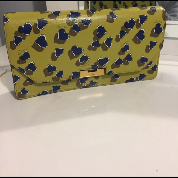 Flawless and fun mustard colored Gucci clutch. - Picture 1 of 5
