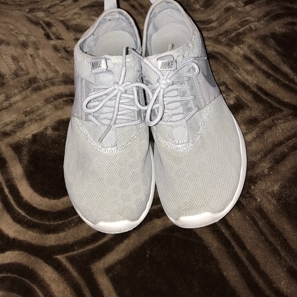 ❌ Nikes SOLD!! ❌ - Picture 2 of 5