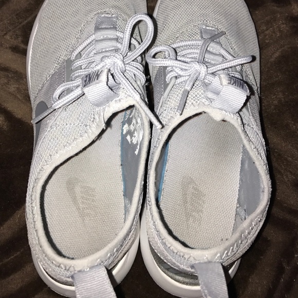 ❌ Nikes SOLD!! ❌ - Picture 4 of 5