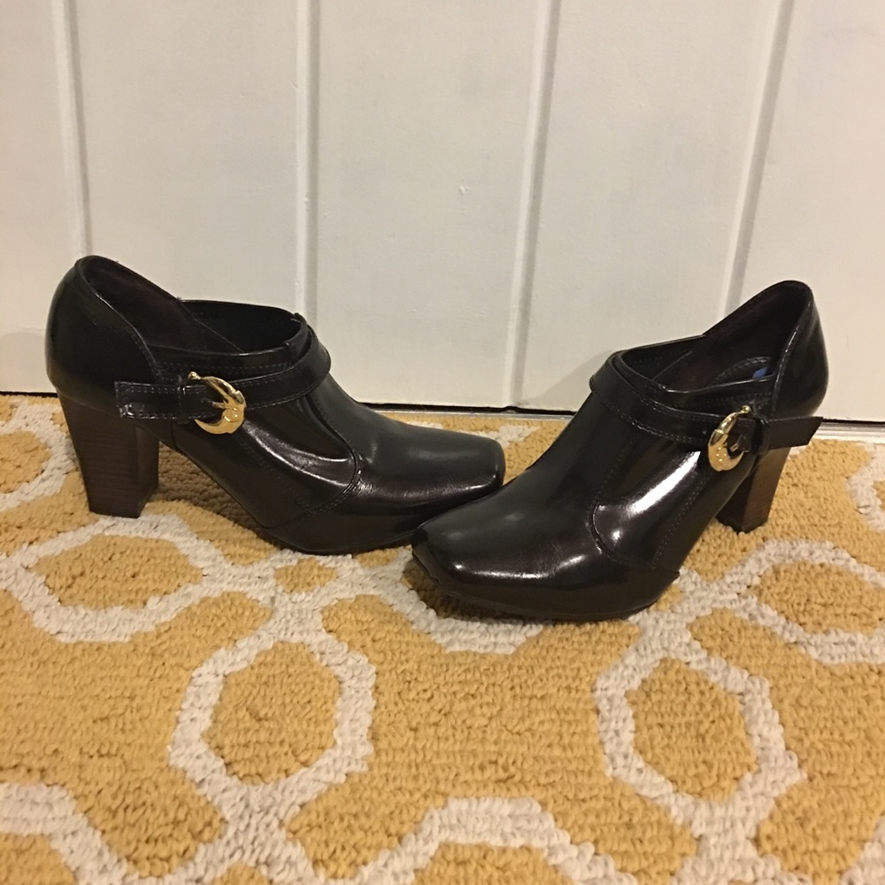 NWOT Etienne Aigner Brown Ankle Booties