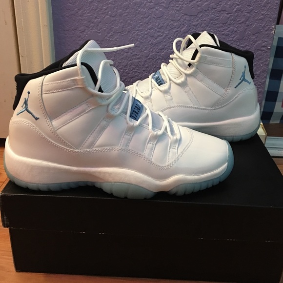 Jordan 11s Legend Blues - Picture 2 of 4