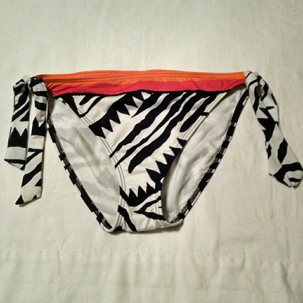 BAKU Australia 11/12 bikini bottoms NWT