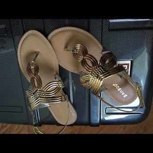 Cute gold sandals - Size 7