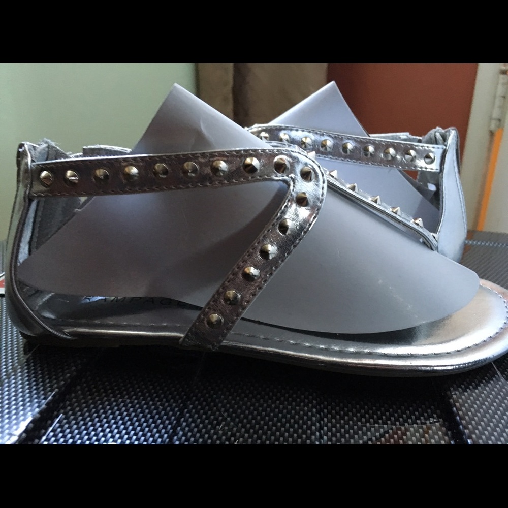 SOLD✔️ Silver Sandals -Size 6.5