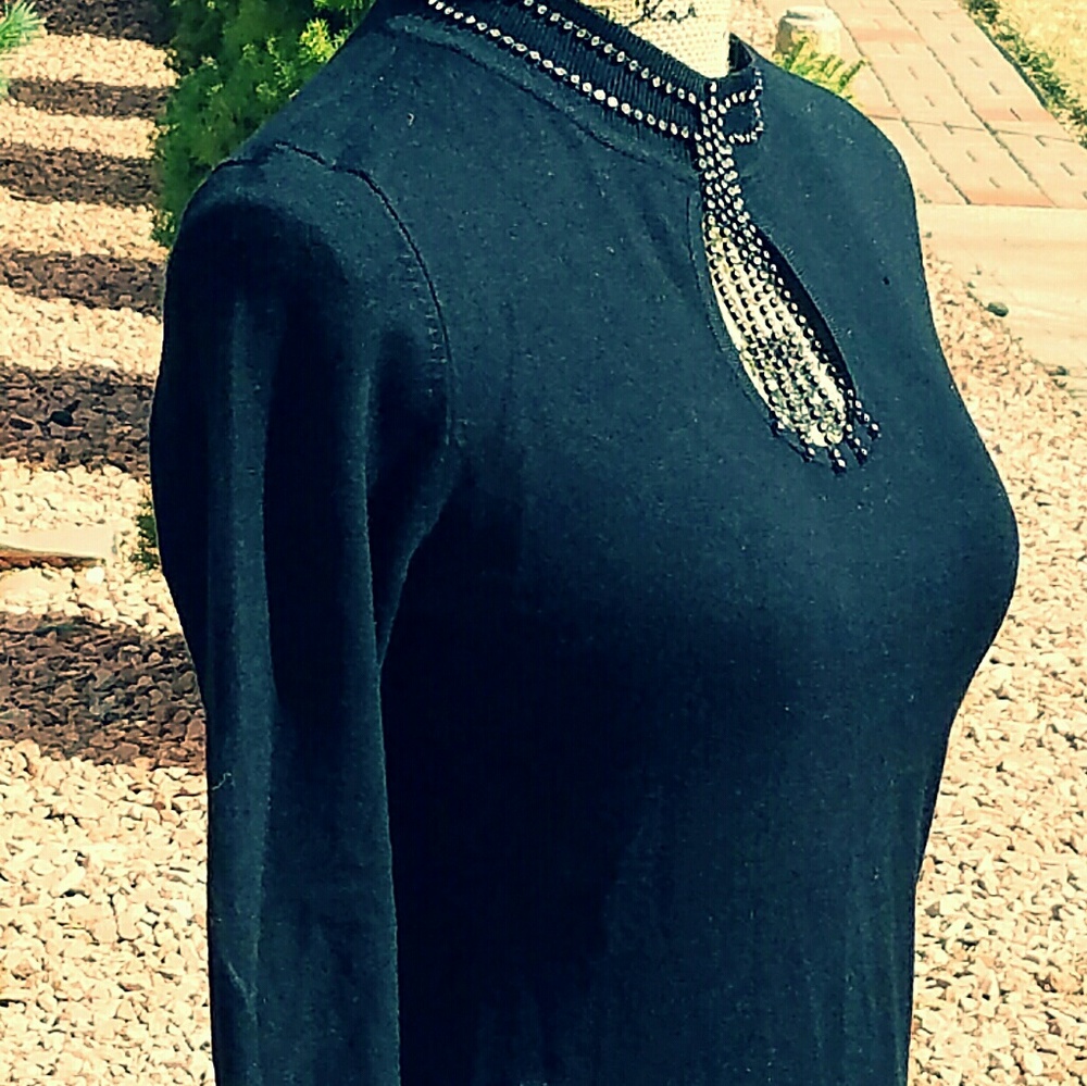 Gorgeous sweater!!! with Rhinestones!! - Picture 2 of 3