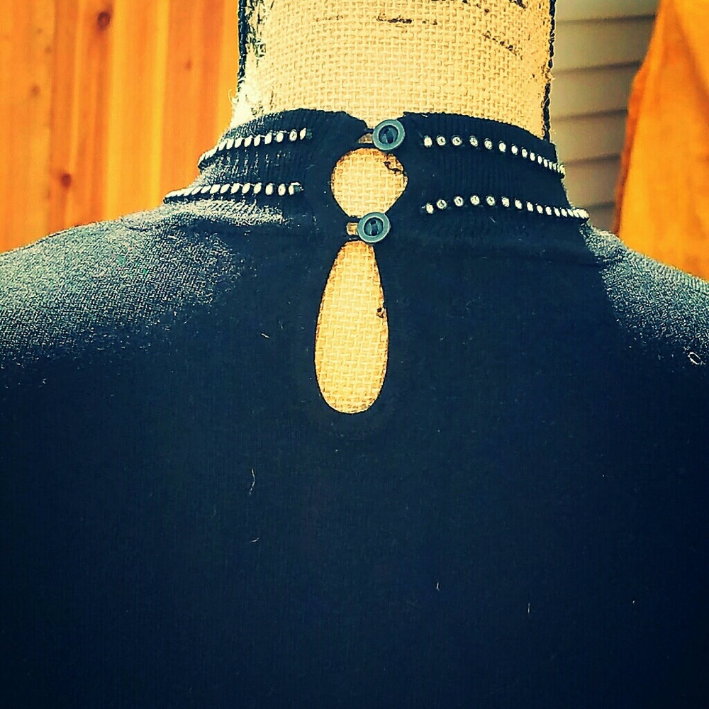 Gorgeous sweater!!! with Rhinestones!! - Picture 3 of 3