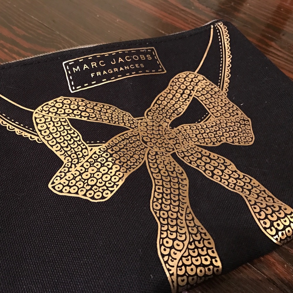 Marc Jacobs fragrance bag! 💼