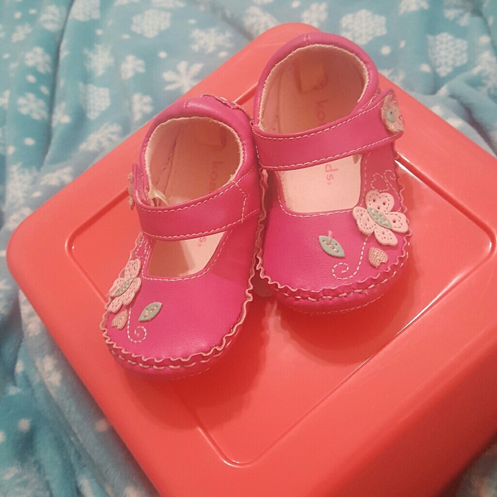 Koala Kids Adorable Pink shoes!!
