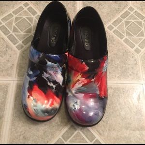 Ingaro nursing shoes