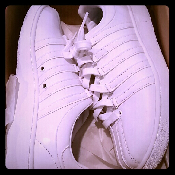 Shoes - Picture 1 of 4