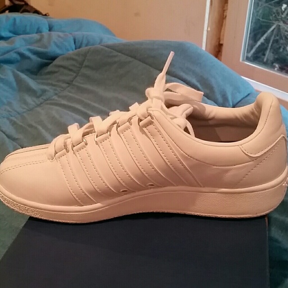 Shoes - Picture 3 of 4