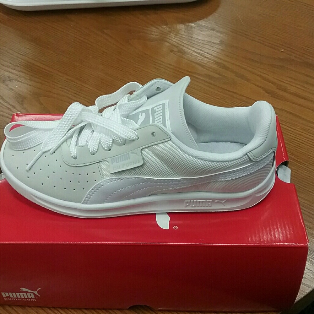 Women's Puma Tennis Shoes