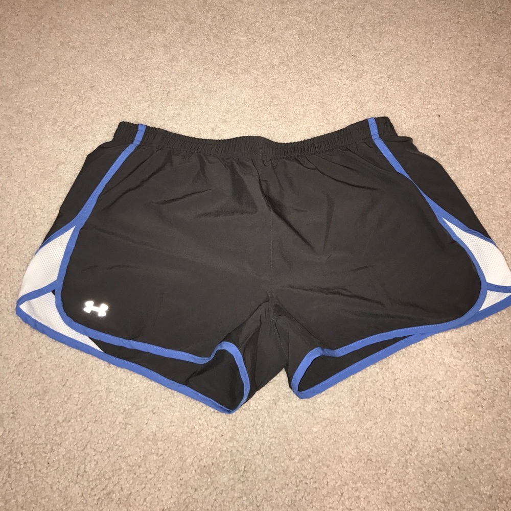EUC Under Armour 3" inseam lined running short