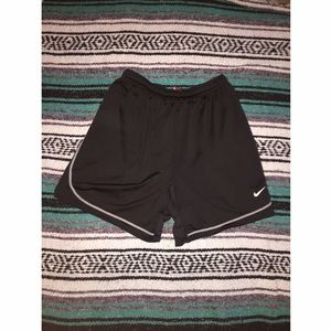 Nike Shorts (kids XL)