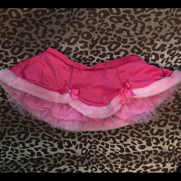 Victoria's Secret Santa Skirt - Picture 2 of 5