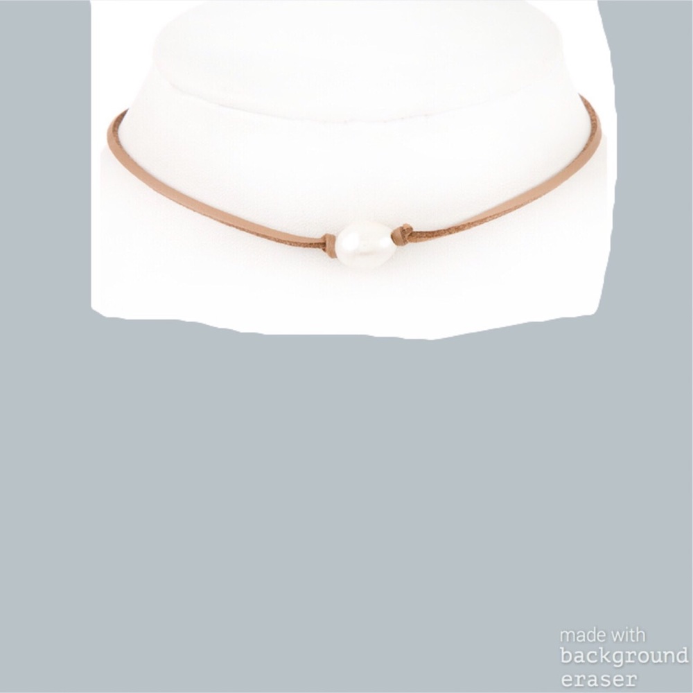 Pearl accent choker ♥️