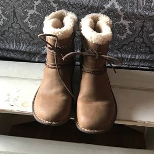 Authentic Chestnut Short leather wrap Size 7