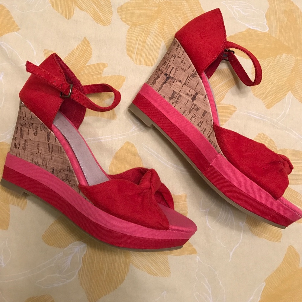 Pink and red wedges