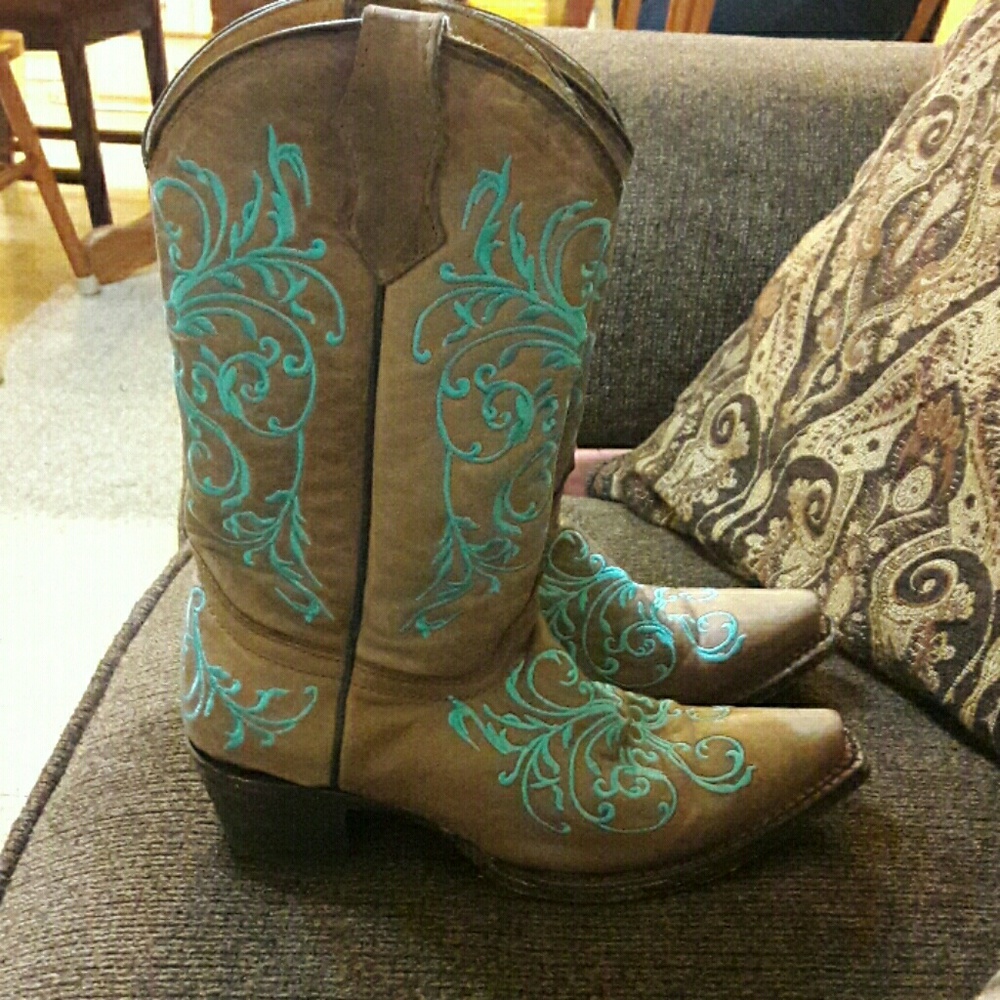 Cowboy/cowgirl boots