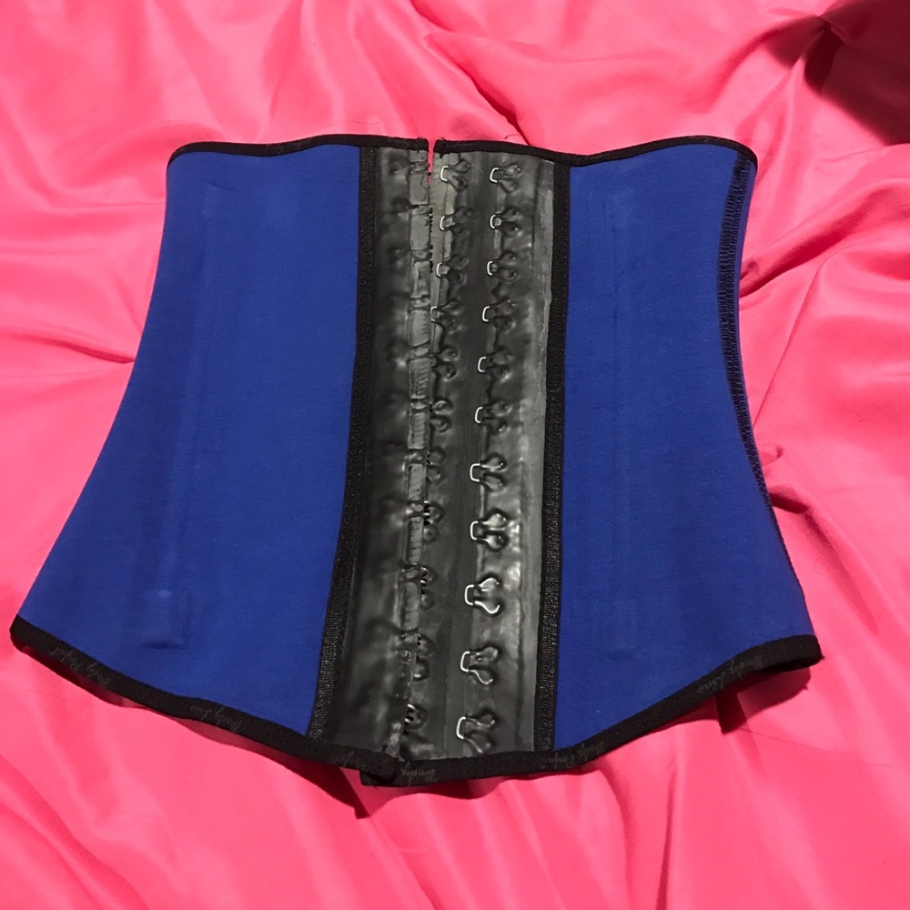 Aranza Women's waist trainer (NEVER WORN)