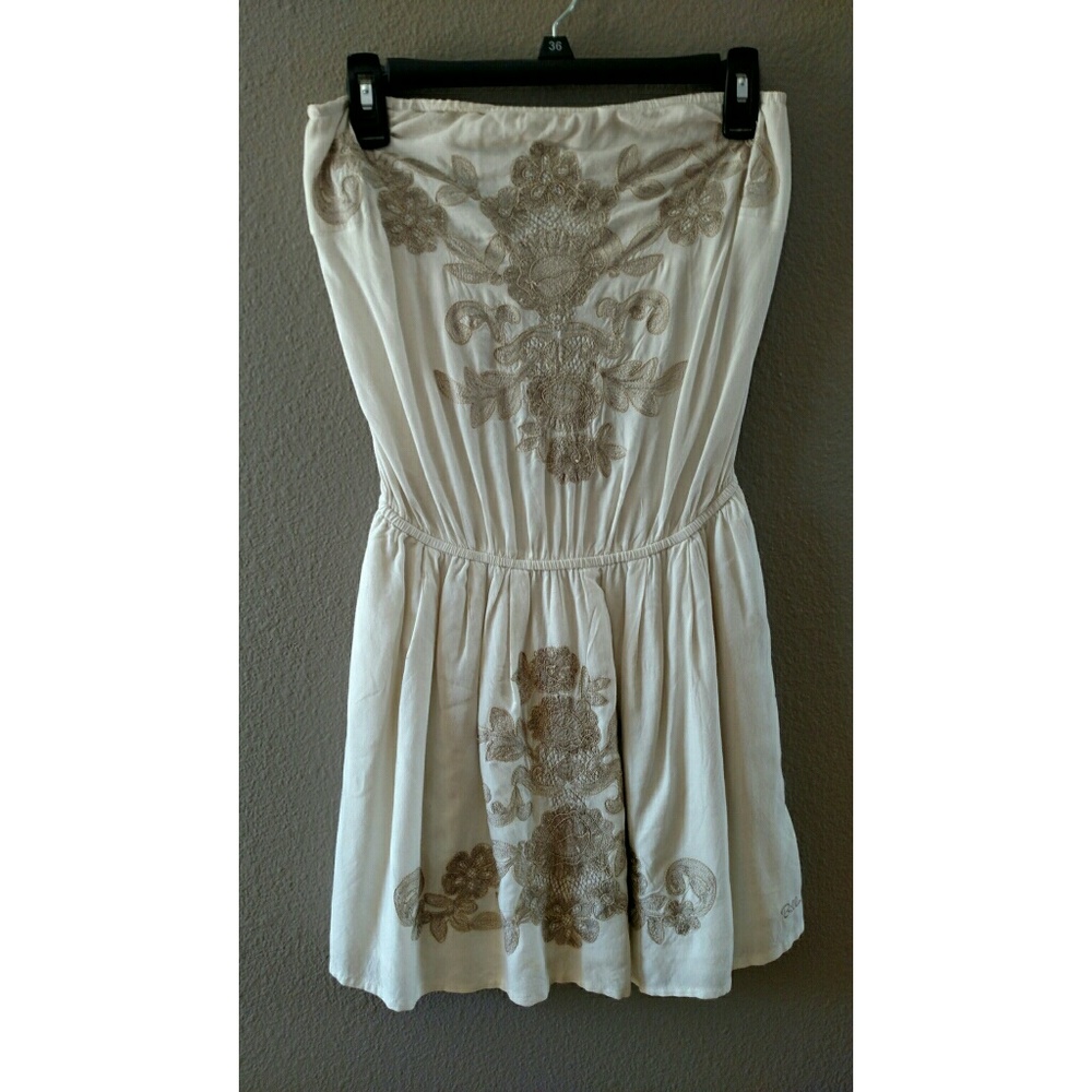 White billabong dress with flower embroidery