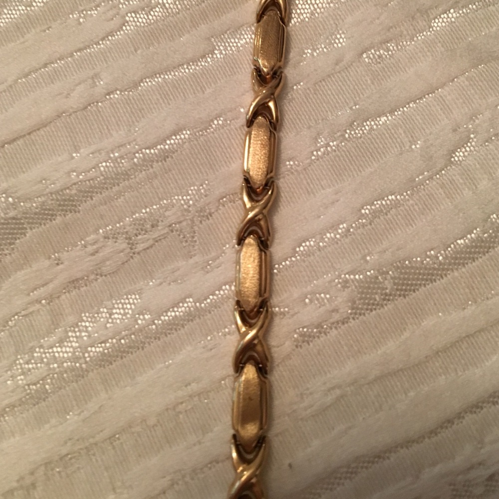 Gold XO bracelet