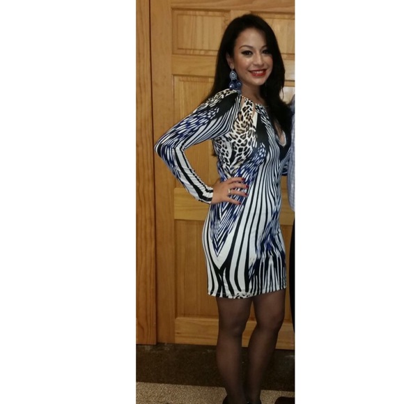 Bebe Long Sleeve Print Dress - Picture 3 of 6