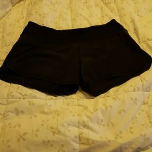 Lululemon Groovy Run Shorts in black