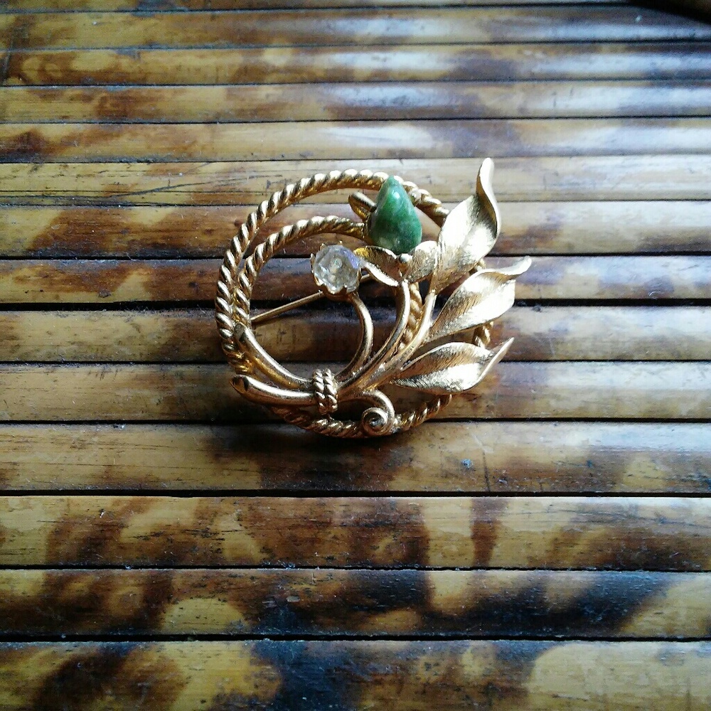 Vintage Gold and Jade stone broach