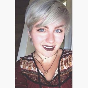 Hey Poshmark I'm Elf!