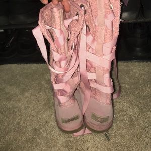 Pink Uggs that have a tie bow🎀🎀🎀