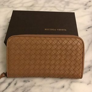 Bottega Veneta Zip Wallet Brown Leather