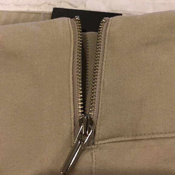 Alfani Skinny Pull-On Zipper-Detail Capri Pants. - Picture 6 of 7