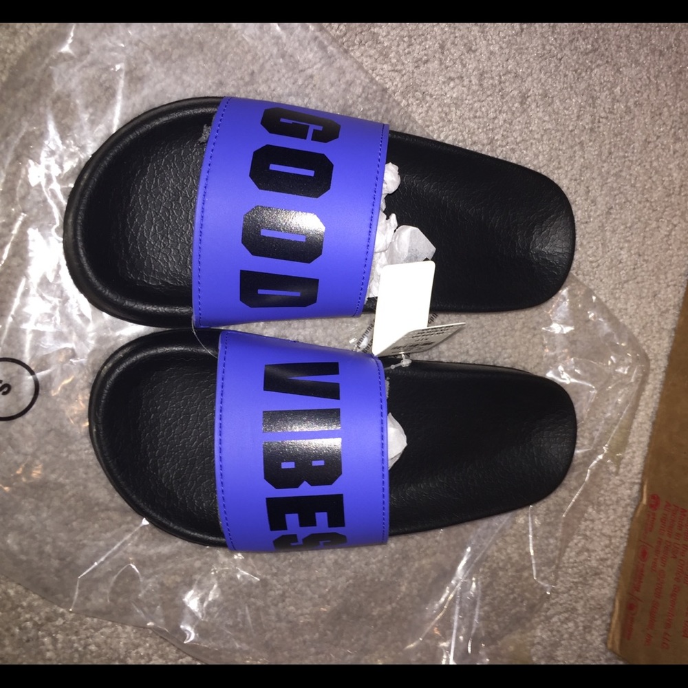 NWT VS PINK slides!