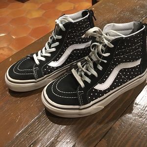 Girls high top heart black and white vans