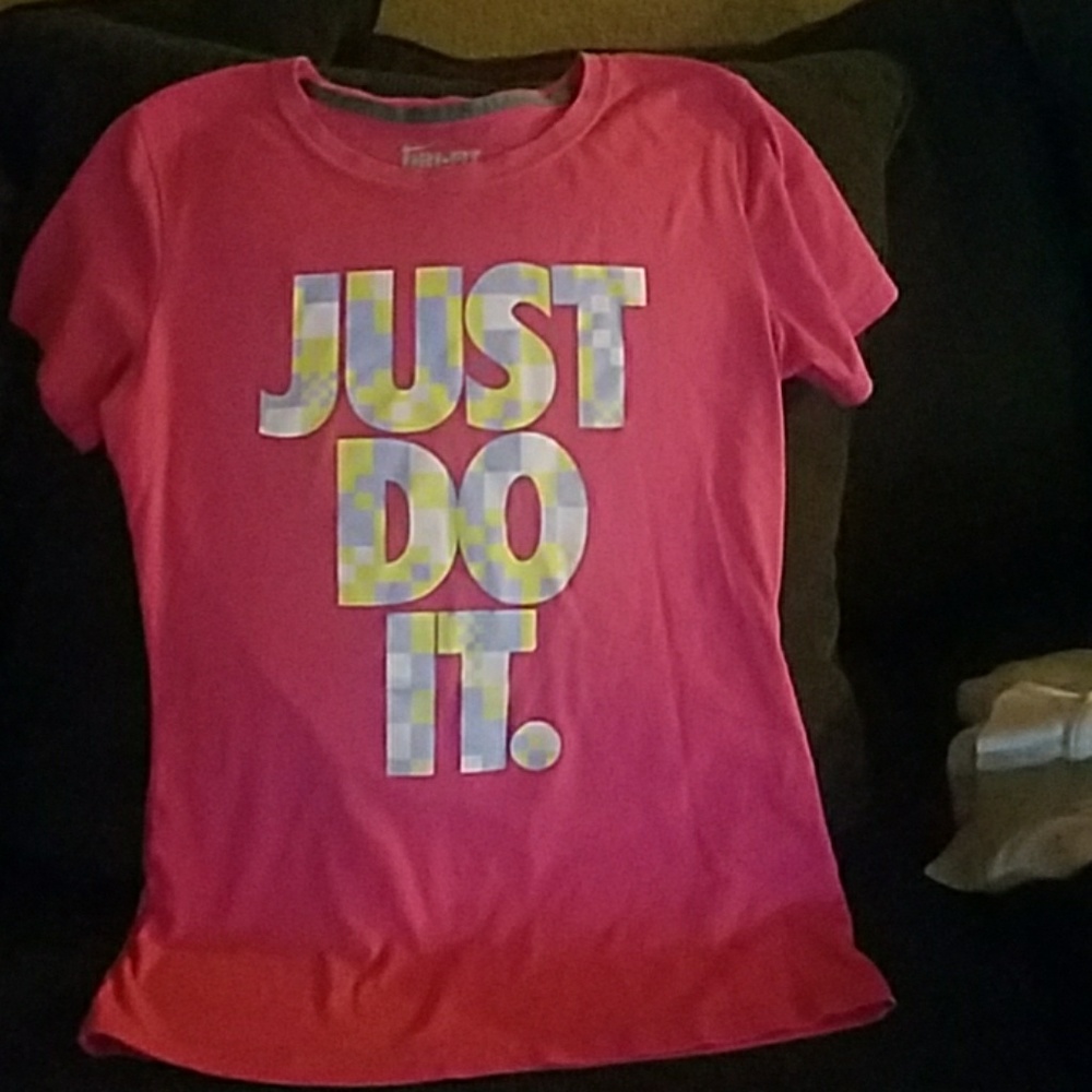 New without tags Girls Nike shirt adorable Great