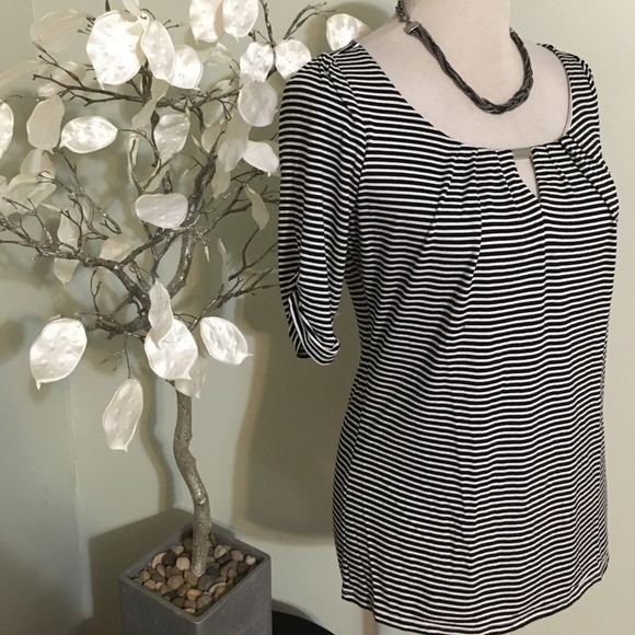 🌹SOLD🌹WHITE HOUSE BLACK MARKET TOP - Picture 3 of 5