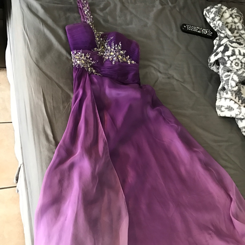 Prom dress, size 0, worn once, good condition,