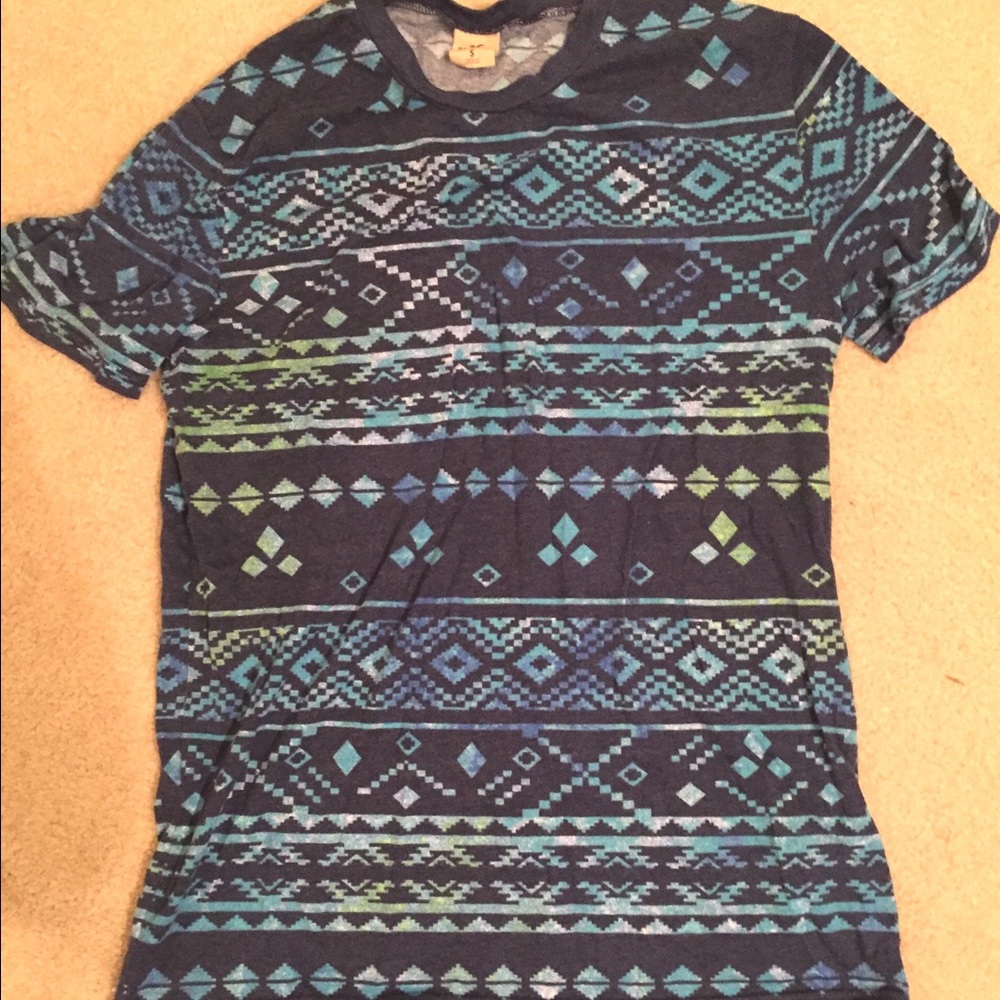 Hollister Aztec Size Small Shirt (BLUE)