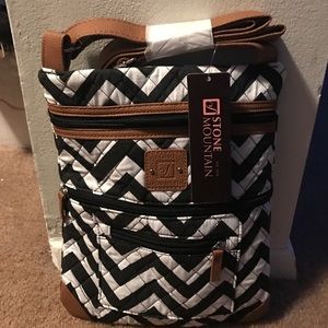 NWT crossbody purse! CUTE chevron pattern!