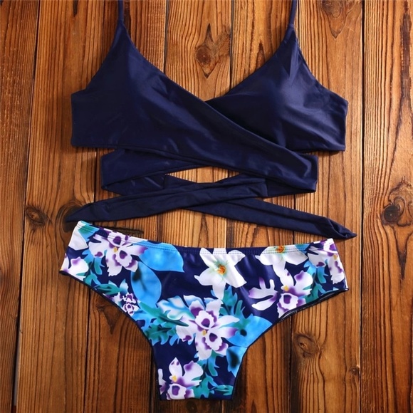 🍨BOGO 50% OFF🍨 Wrap Navy bikini - Picture 2 of 4