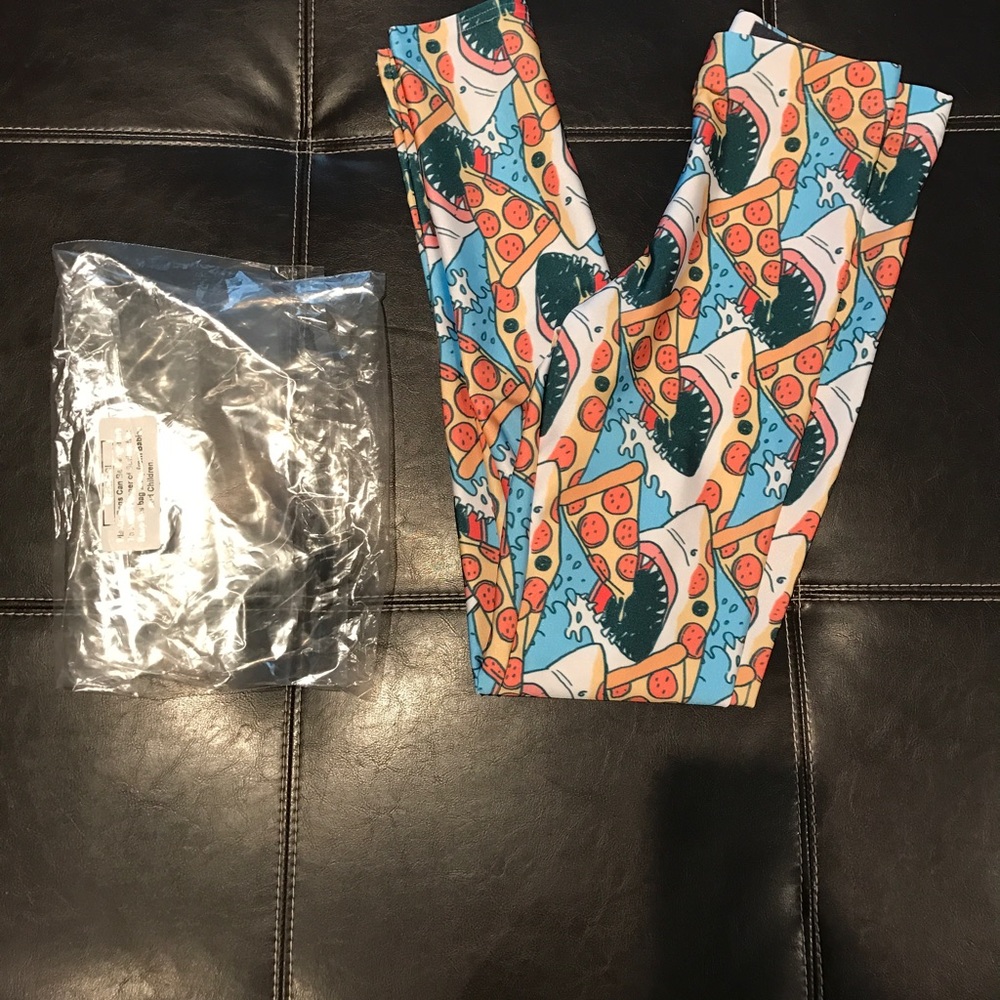 Look human shark/pizza leggings in size small🦈🍕