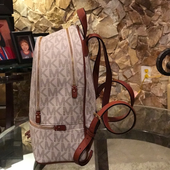 MK REAH ZIP BACKBACK