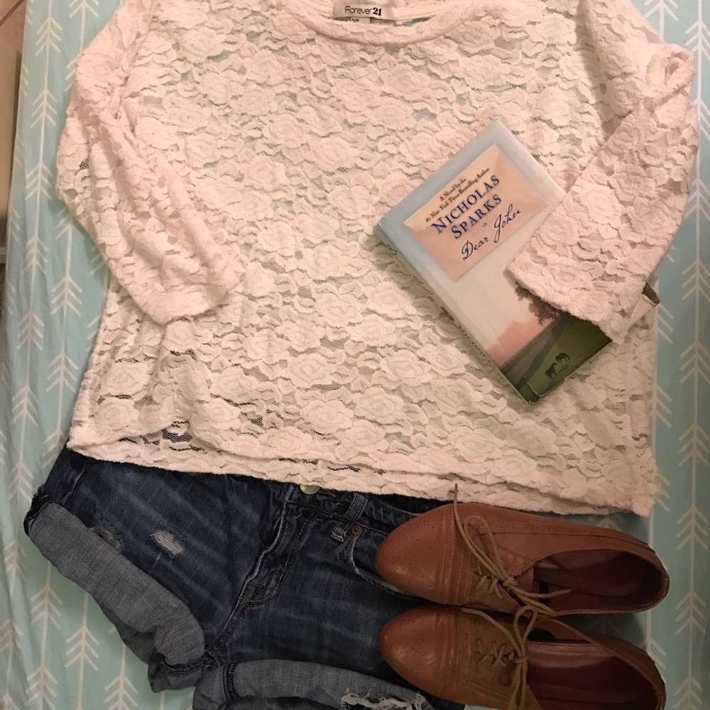 Cream lace top 🎀